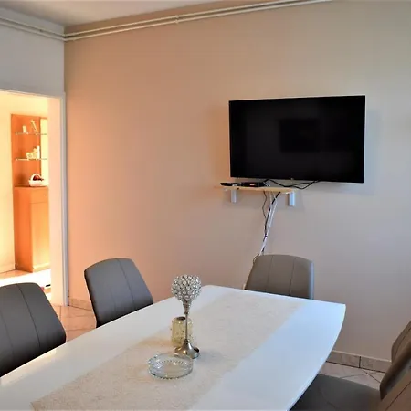 Paula Apartmán Mundanije