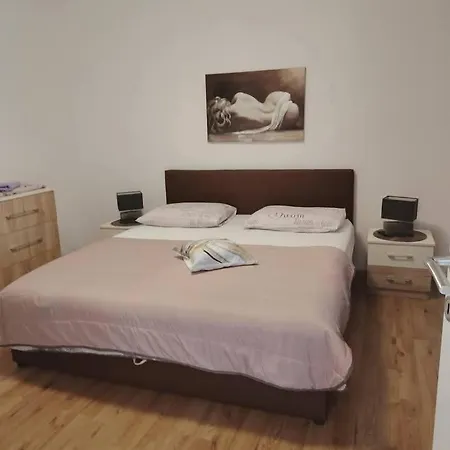 Paula Apartman Mundanije